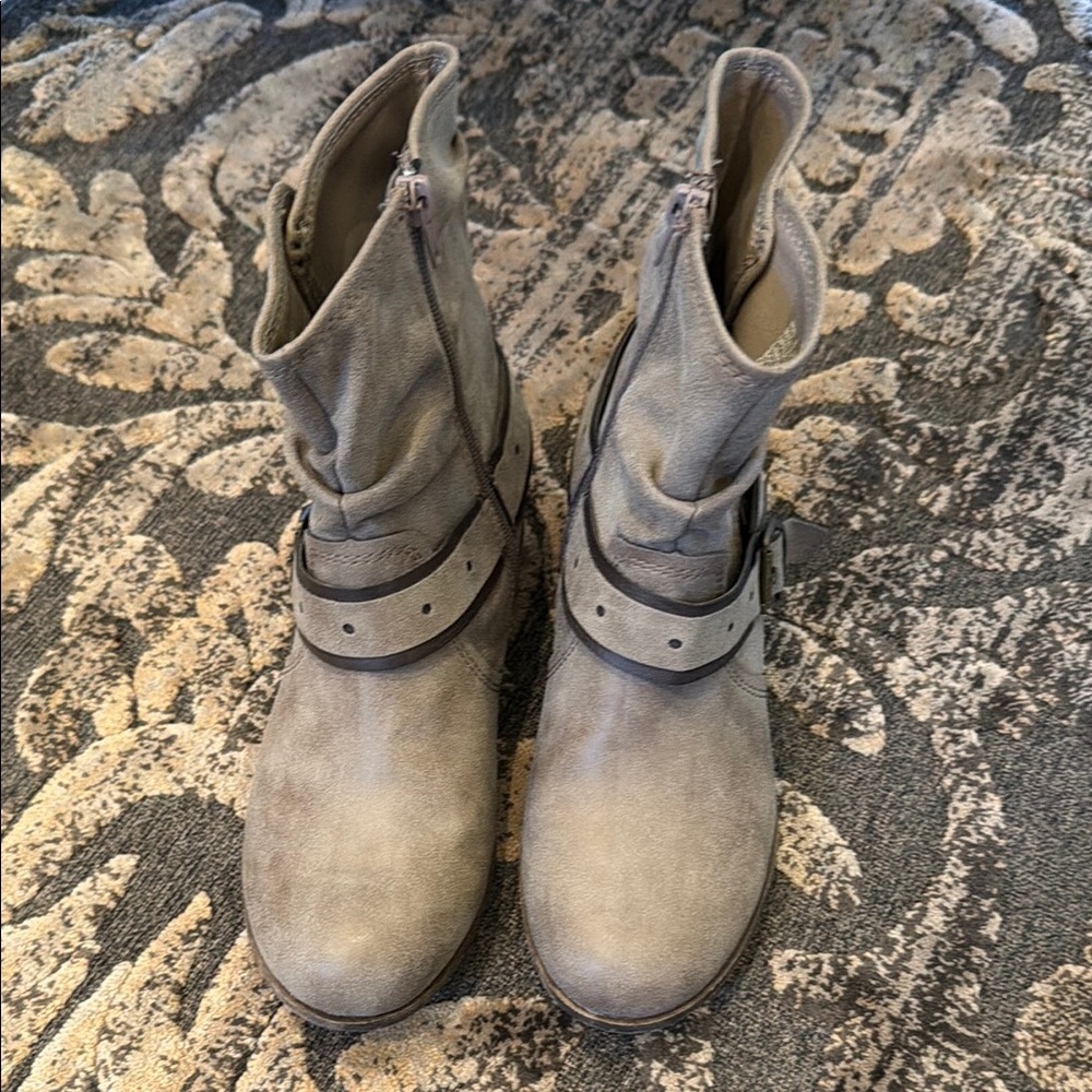 SO Light Gray Ankle Booties